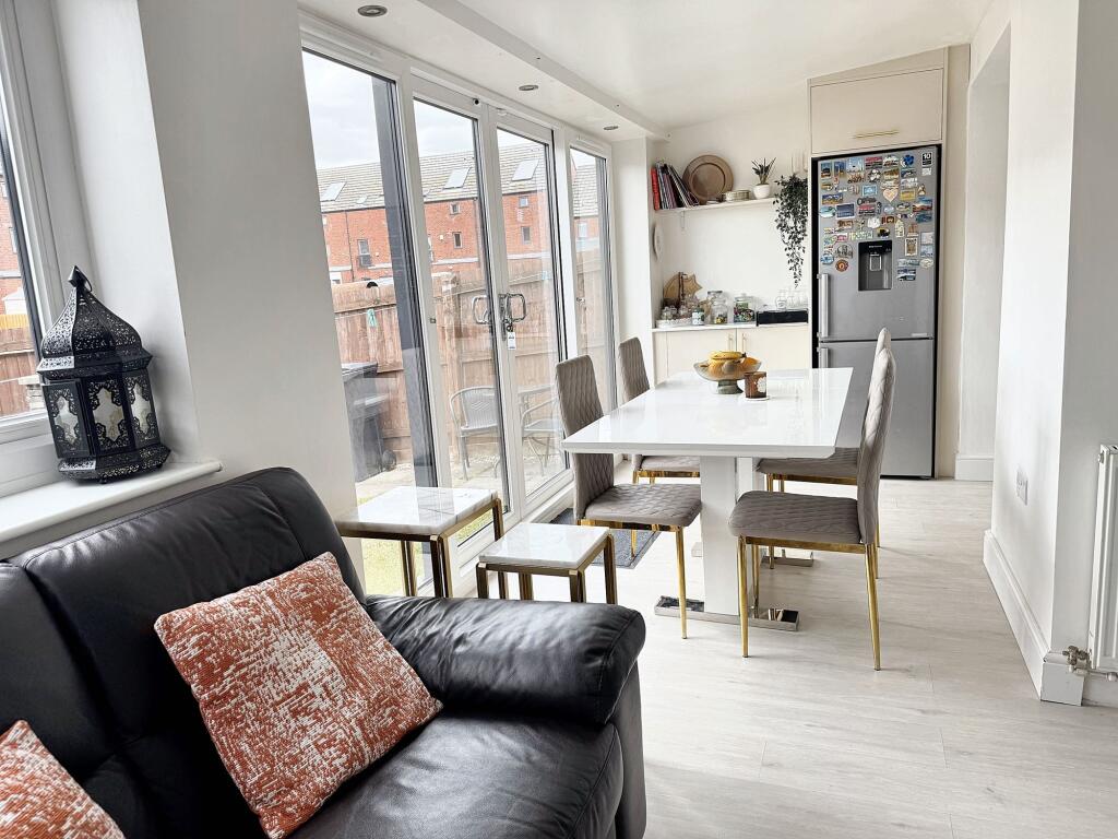 Diner/ Entertaining Room