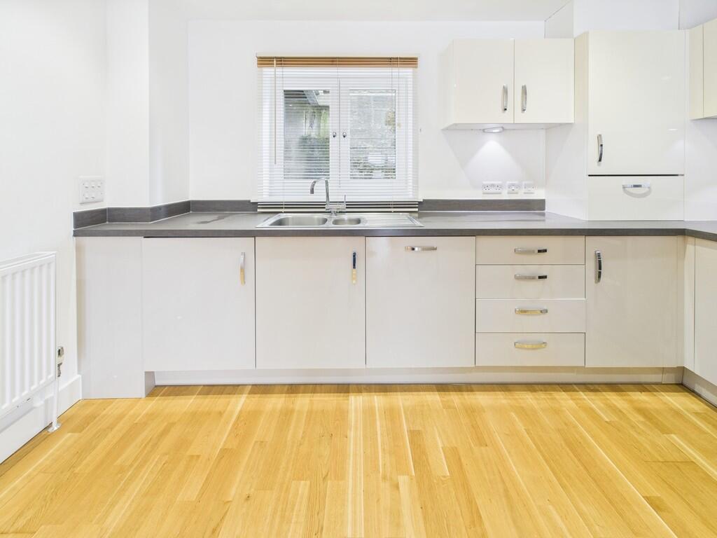 CAM02089G0-PR0577...