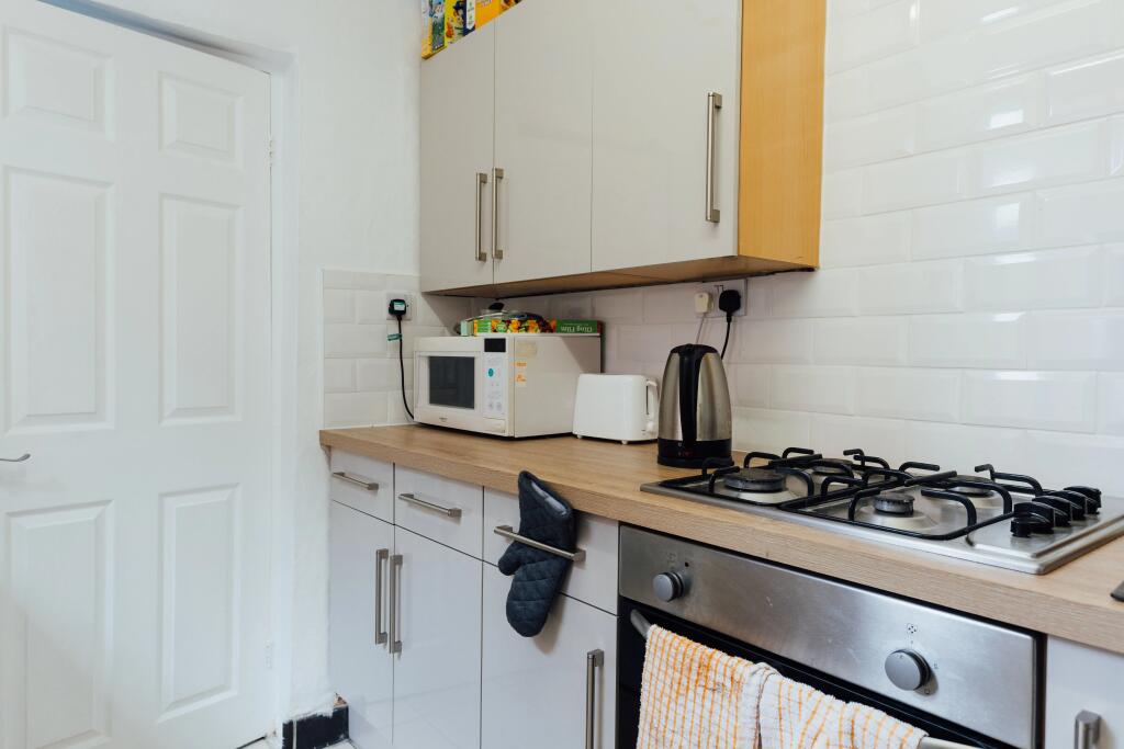 2-bedrooms-left---student-house---west-end---bills-inc-image-1.jpg