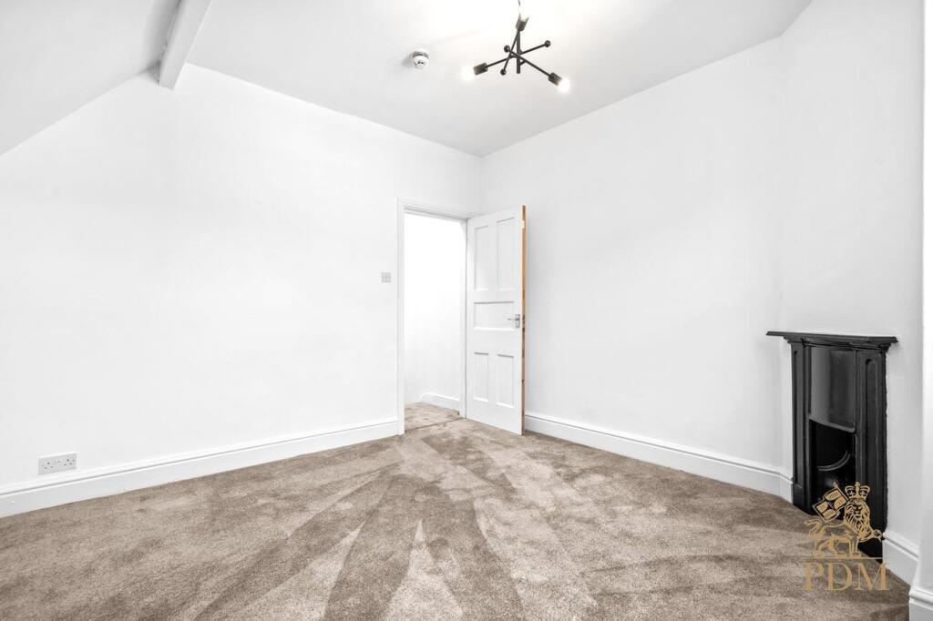 Flat 3, 4 Mapperely Park Drive Nottingham, NG3 5BX