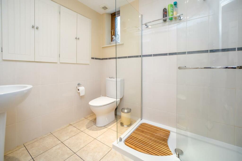 EN SUITE