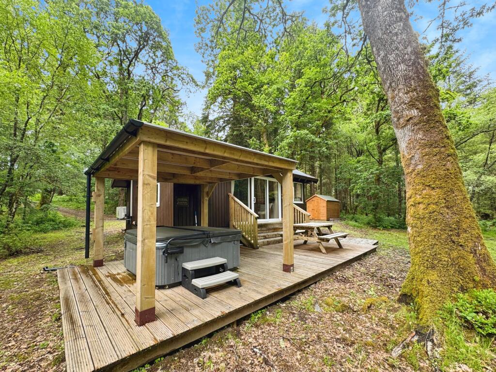 Decking/Hot Tub