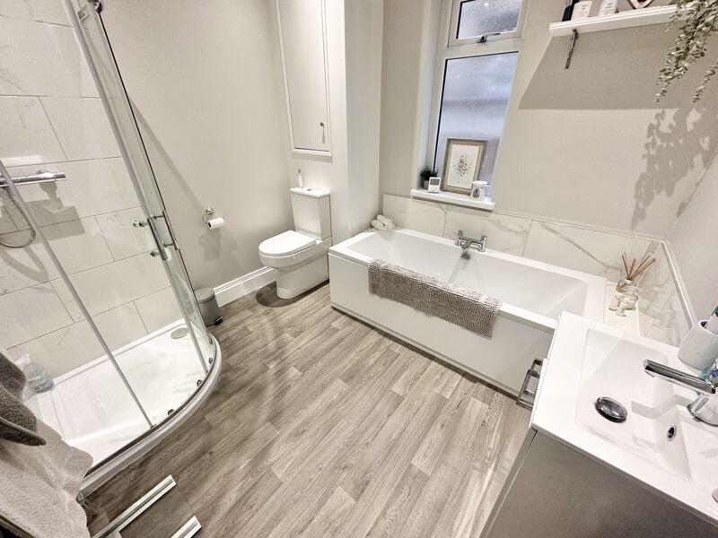 Flat 1 Bathroom
