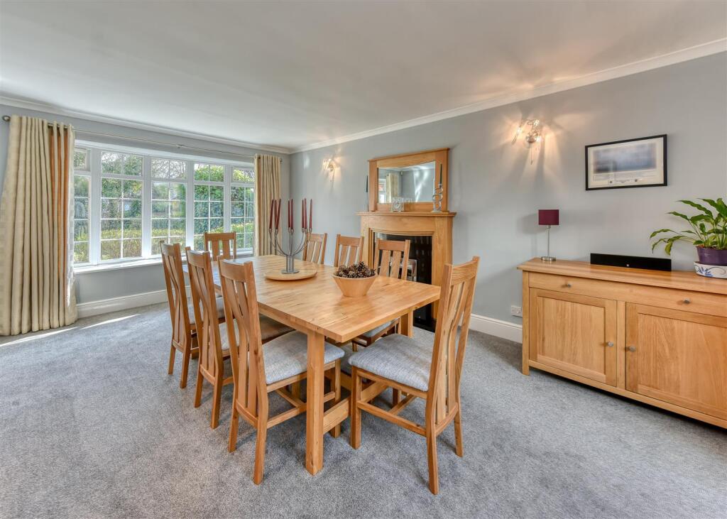 20 Suckling Green Lane-dining2.jpg