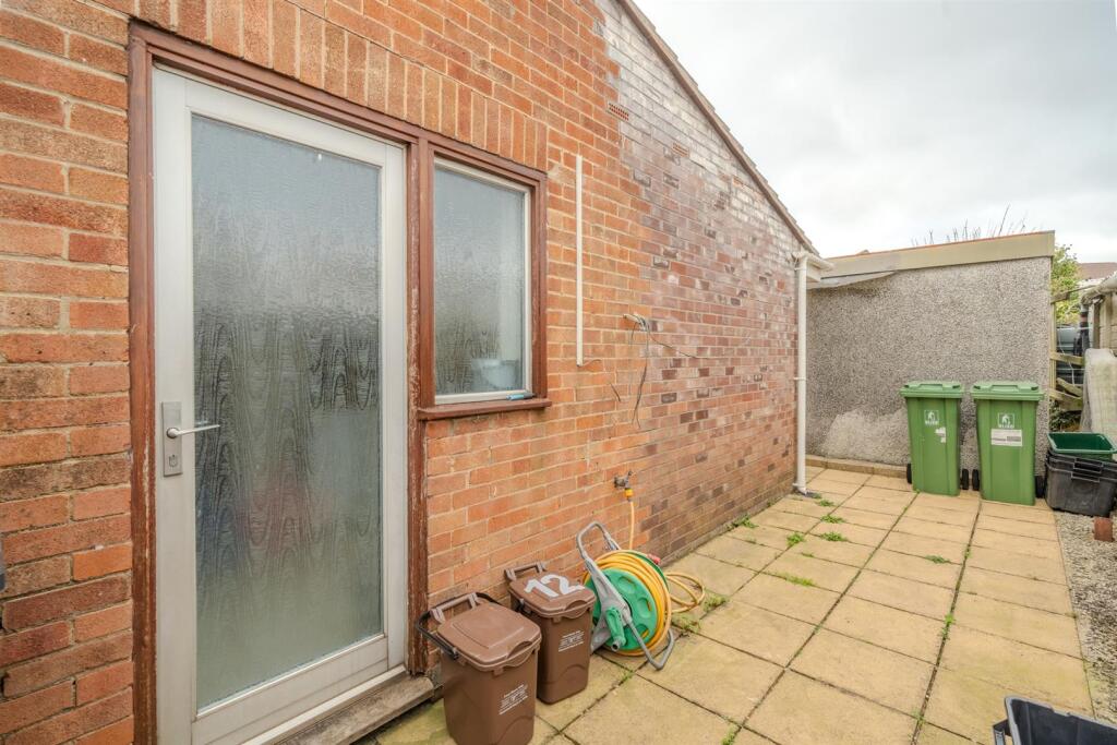 12 Trostrey Close-2.jpg