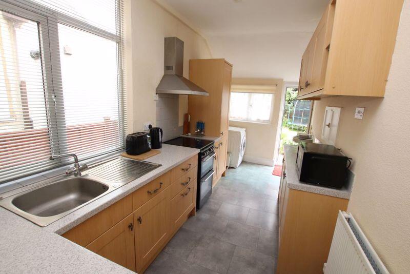 Kitchen photo 1