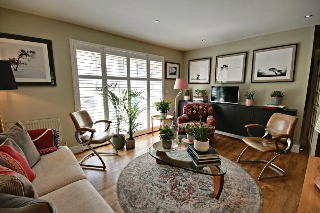 Flat 2 6 Holford Way - Reception-door