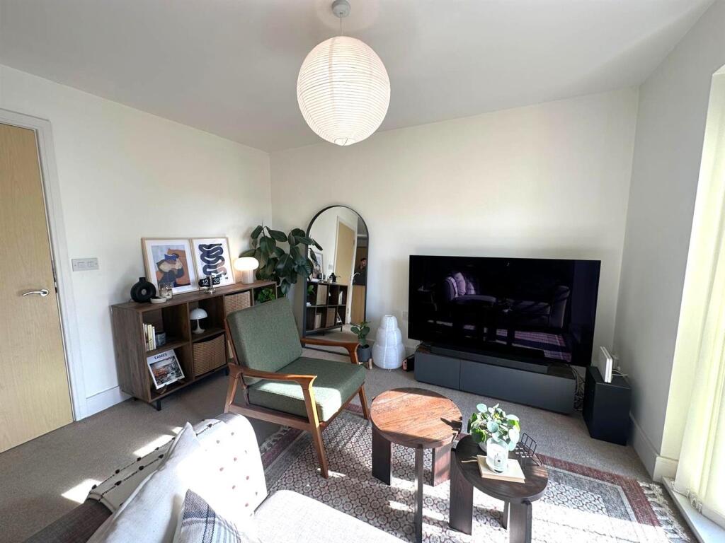 OPEN PLAN LIVING ROOM