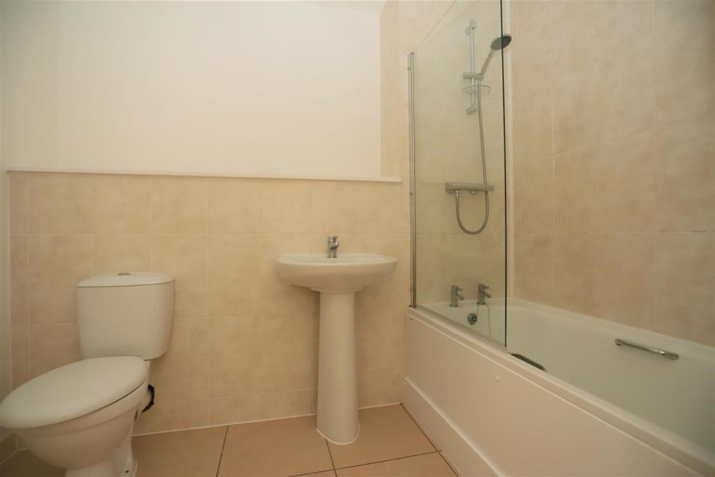Bathroom.JPG