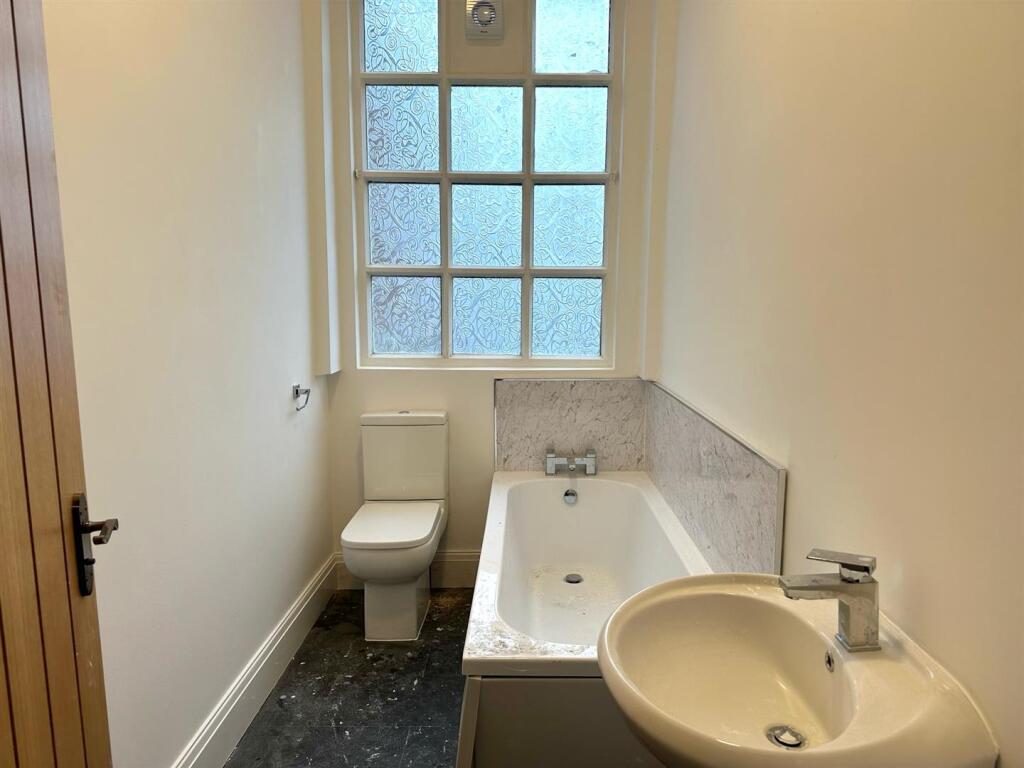 WhatsApp Image 2025-02-19 at 16.40.30_631453ad.jpg