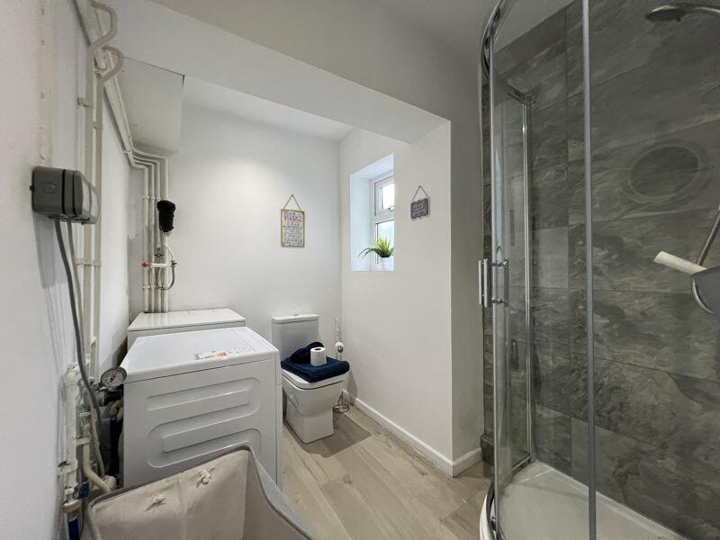 Downstairs shower 
