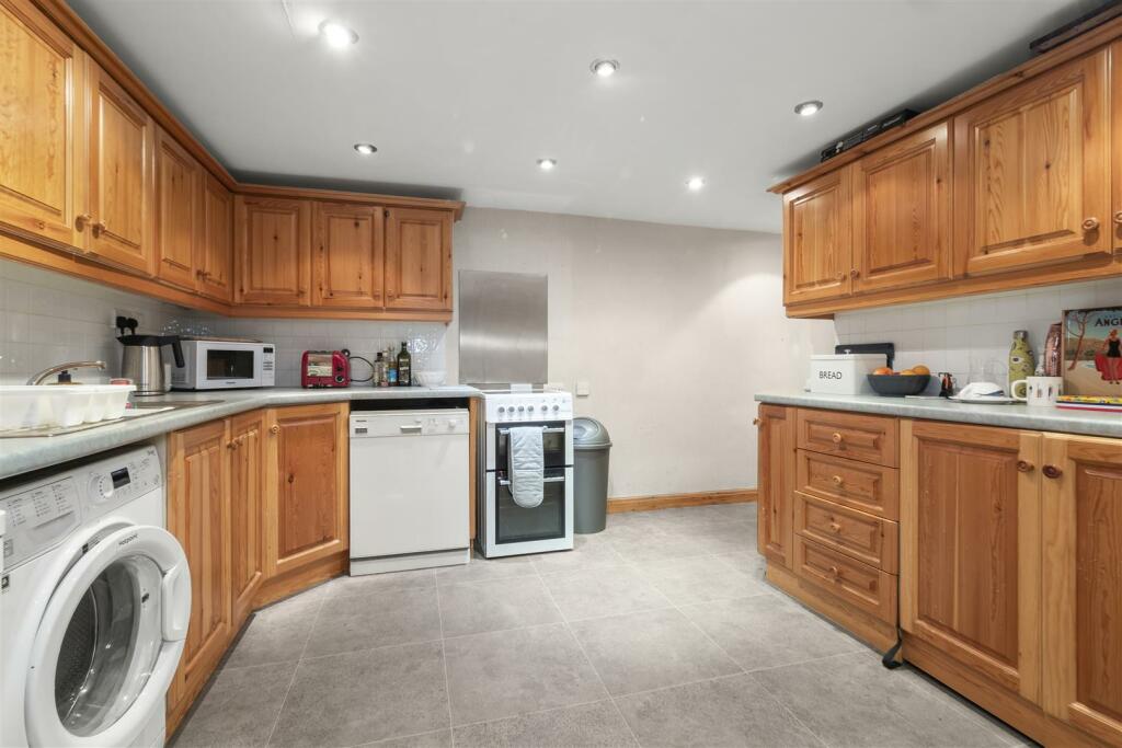 Second Kitchen/Utility