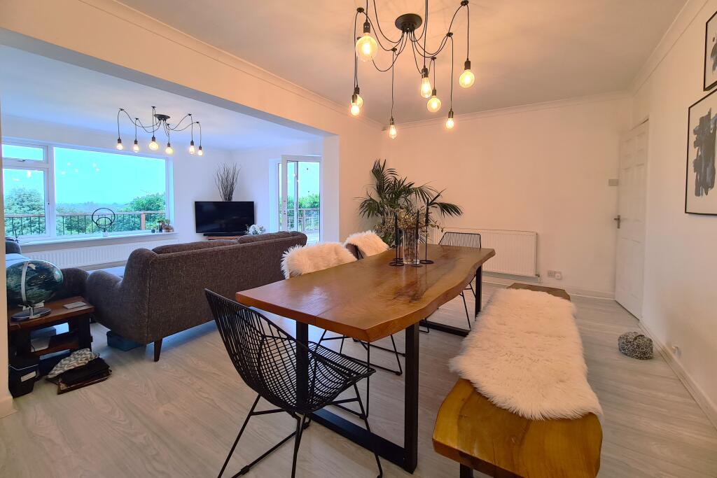 Dining Room &amp; Lounge