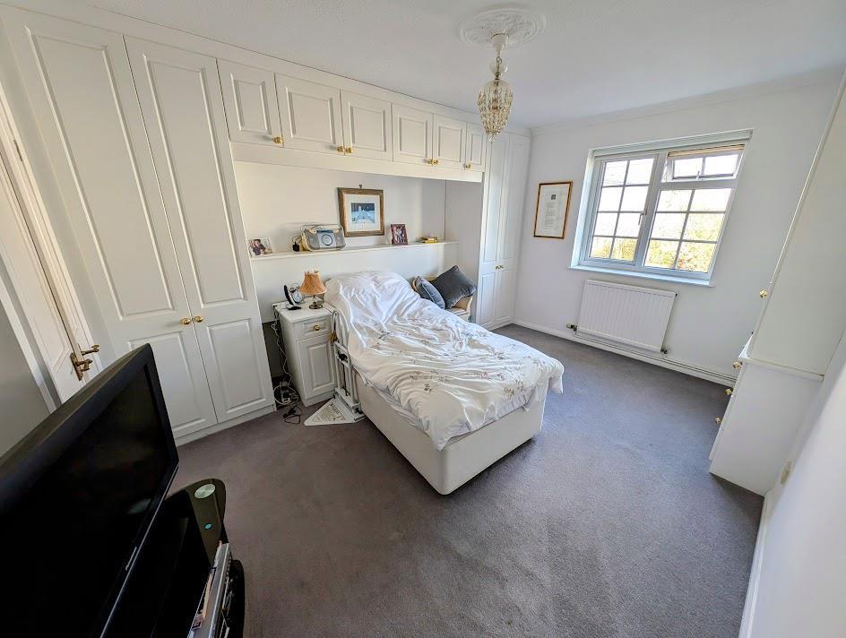 bed 1.jpg