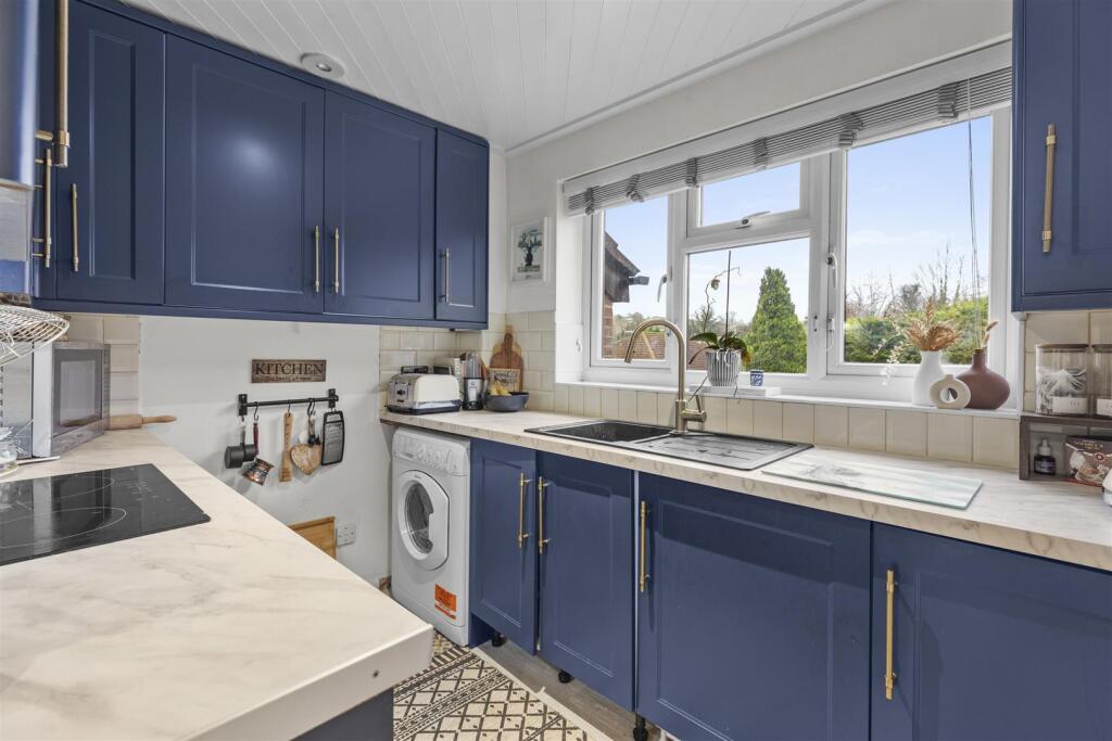 17 Kaybridge Close, HP13 7HF-6.jpg