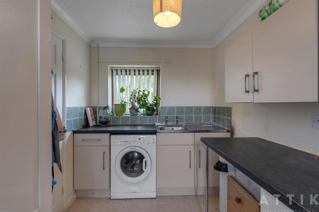 57 Holton Road Halesworth IP19 8HQ (29).jpg