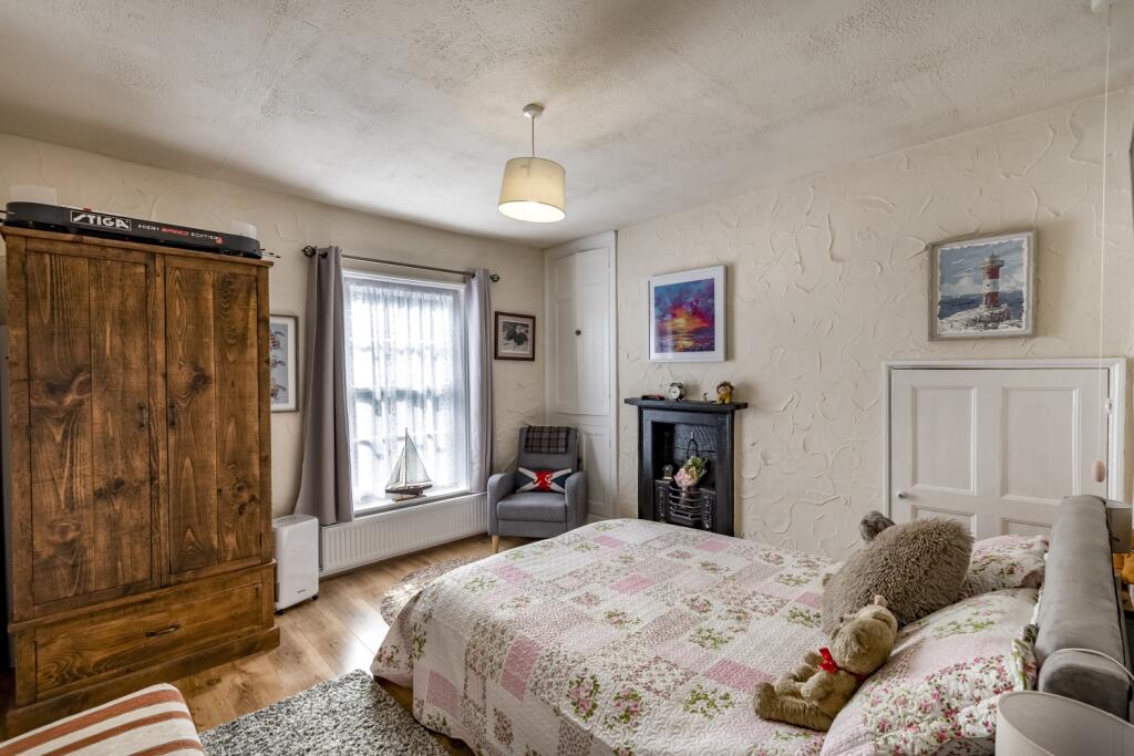 EweMove Estate Agents Scunthorpe - Double Bedroom
