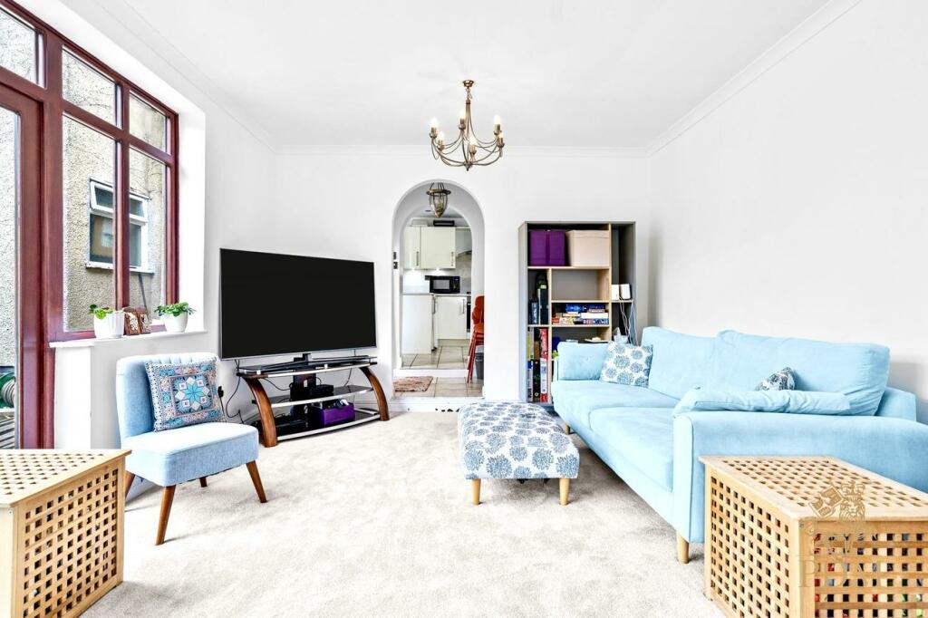 2 Parkside Wollaton NG8 2NN