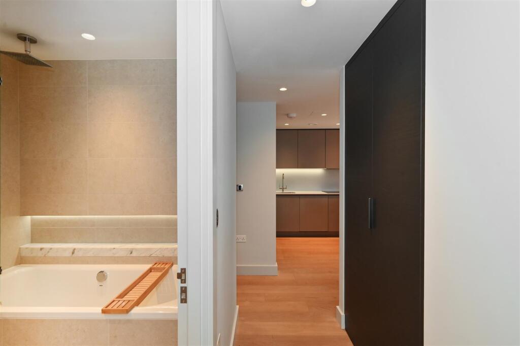 302-Canalside-Walk (13).JPG