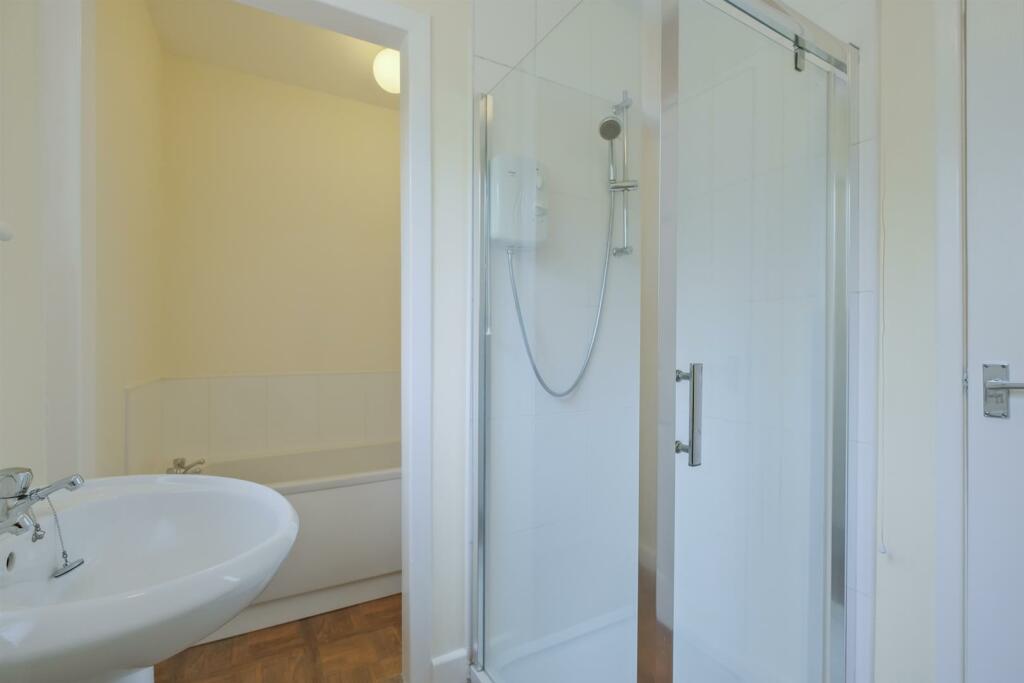 009-8 Lawhill Rd Law ML8 5JQ.jpg