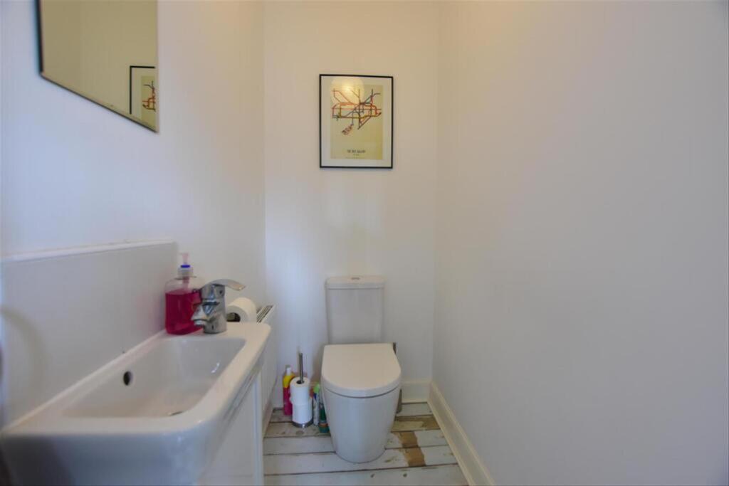 Eagle Close Ground F