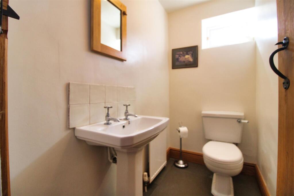 Downstairs Cloakroom.jpg