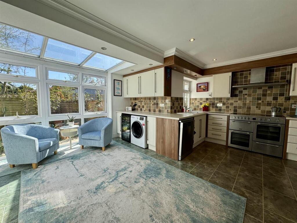 KITCHEN BREAKFAST ROOM