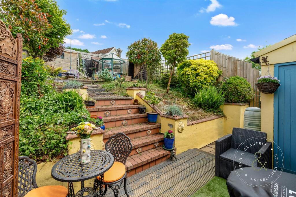 Commercial Road, Hern Crabtree (9).jpg