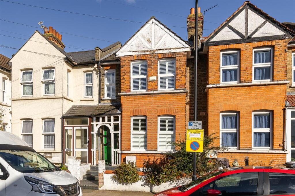 Hillcrest Road, E17