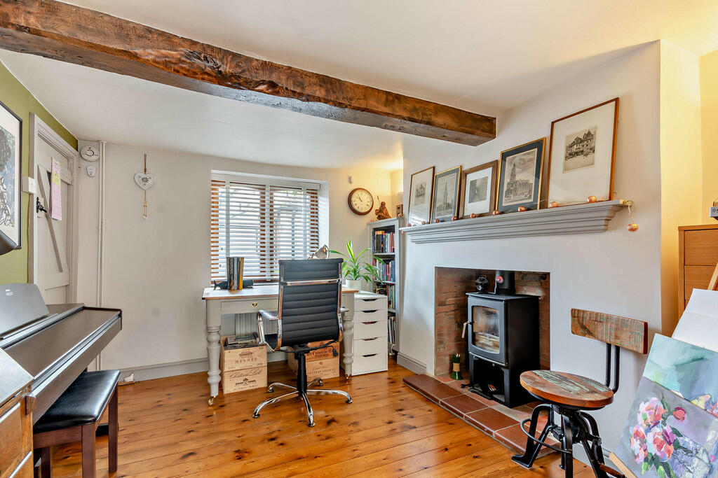 8618429-interior0...