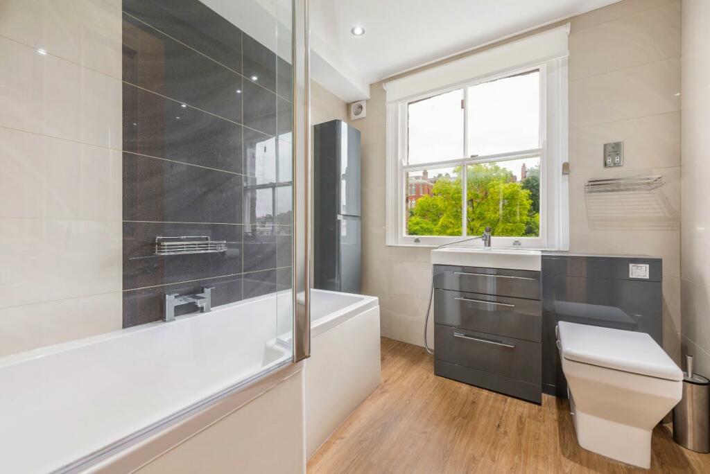 bathroom (2).jpg