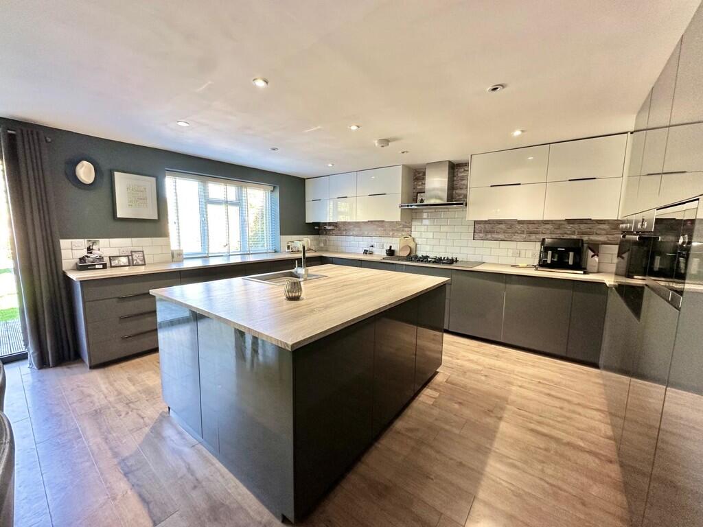 IMG-20251006-WA00...