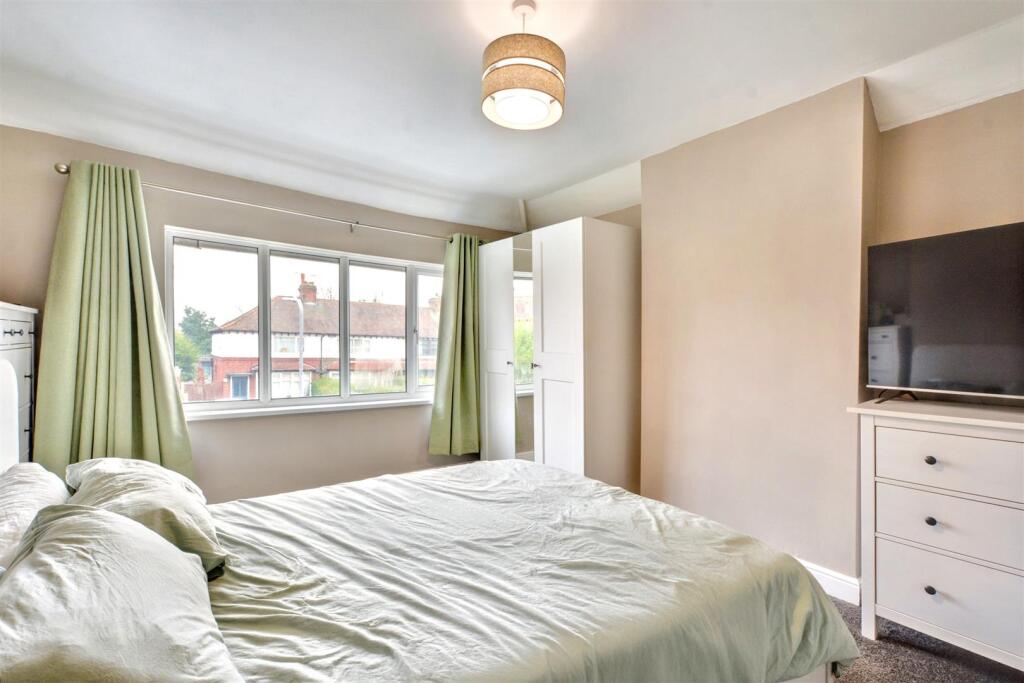 Bedroom 1_1.jpeg