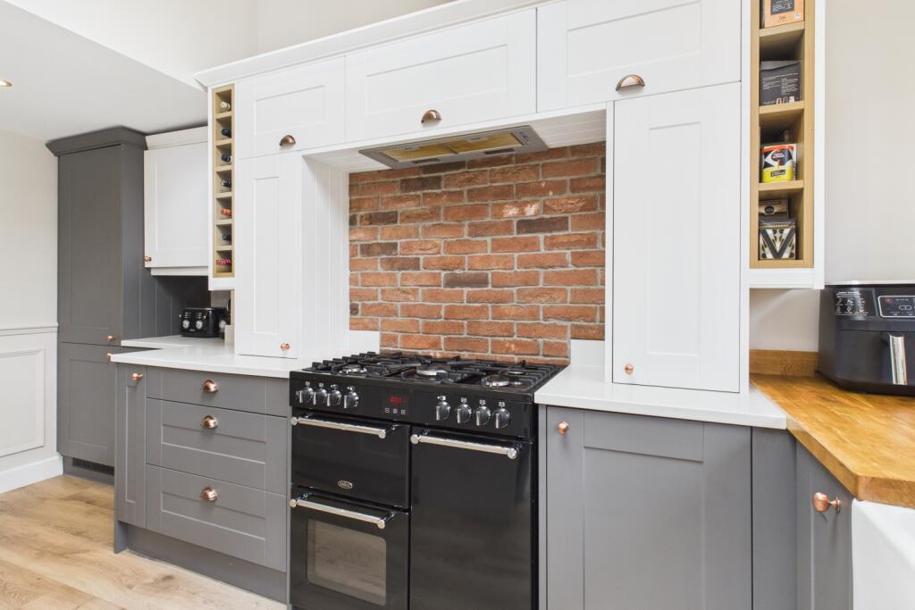 CAM03162G0-PR0316-STILL048