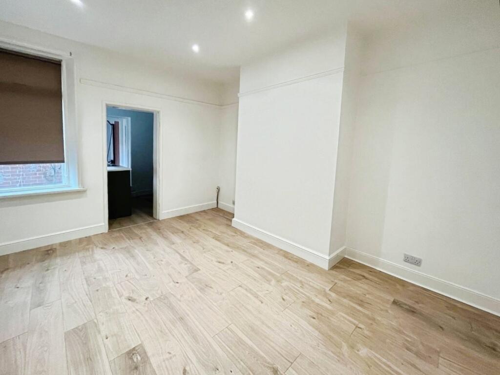 pbox-bedroom-316490.JPG