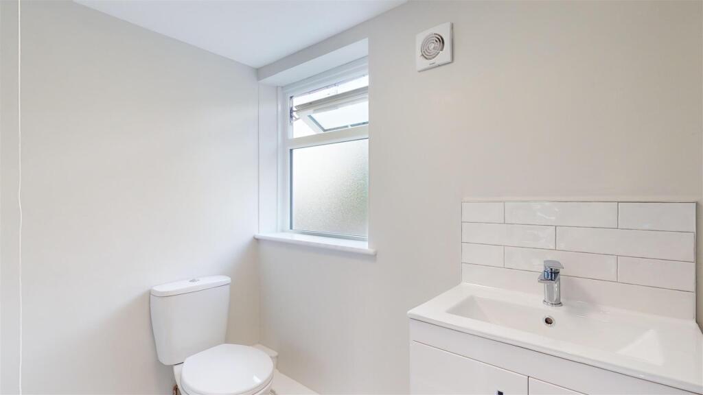 School Bank 2 - Flat 2 - Pontesbury - Shower Room 