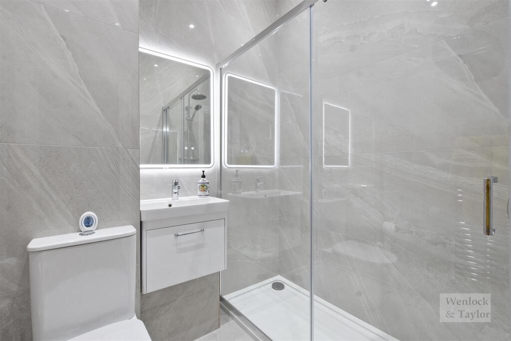 15-9969GCWT - FFF 119 Fernhead Road - Shower -Orig