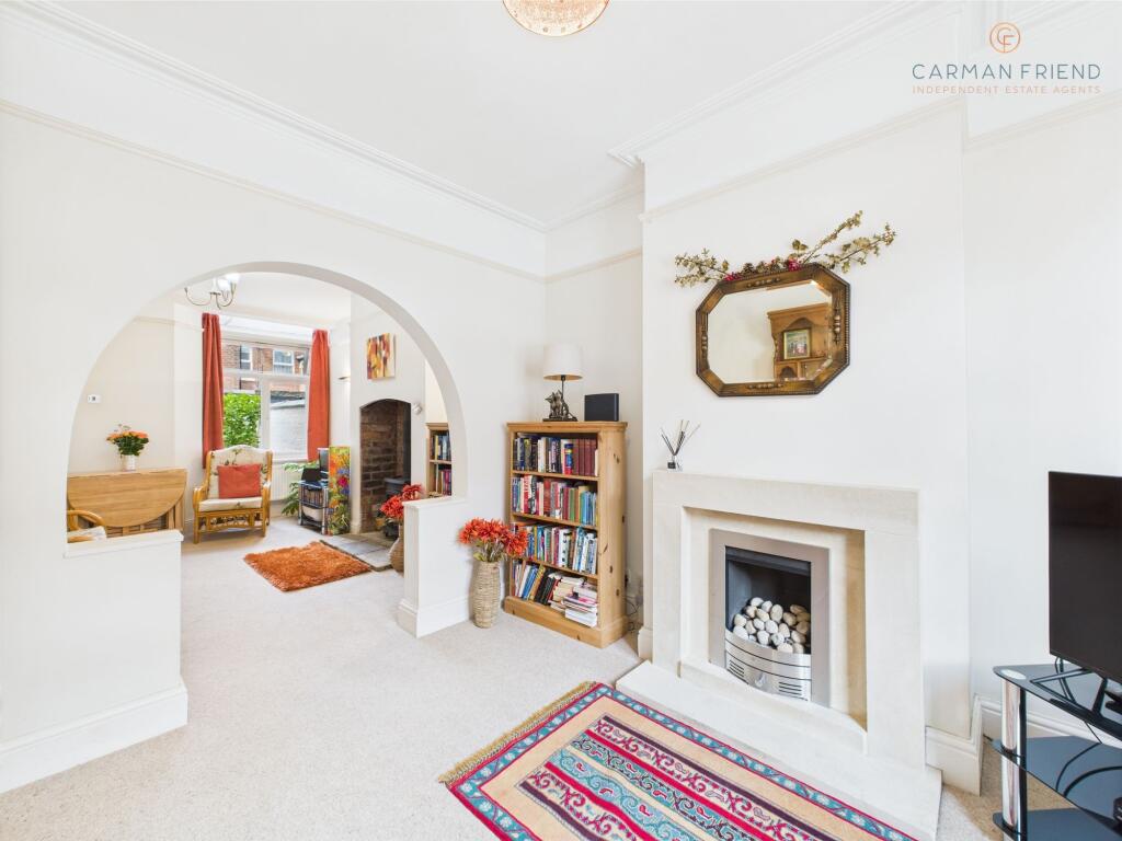 Lounge/Dining Room