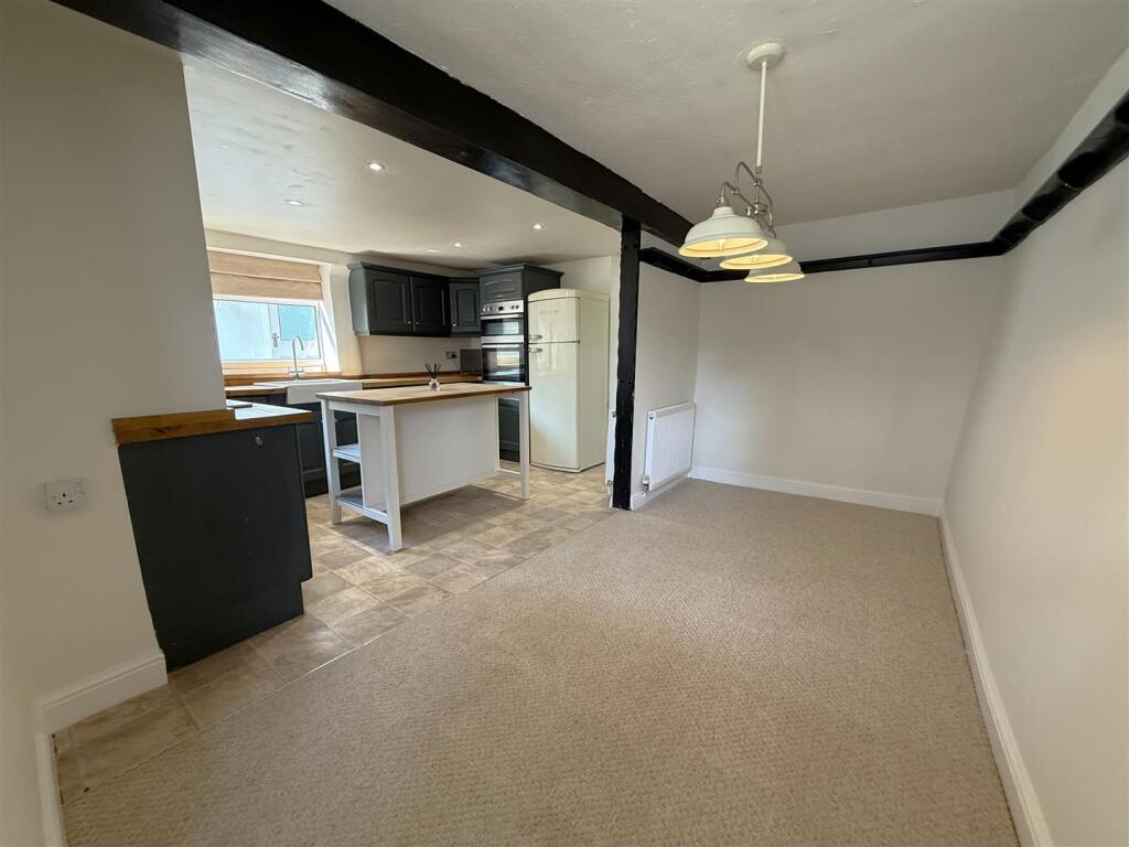 Dining Area.JPG