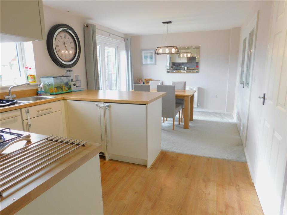 KITCHEN/BREAKFAST ROOM