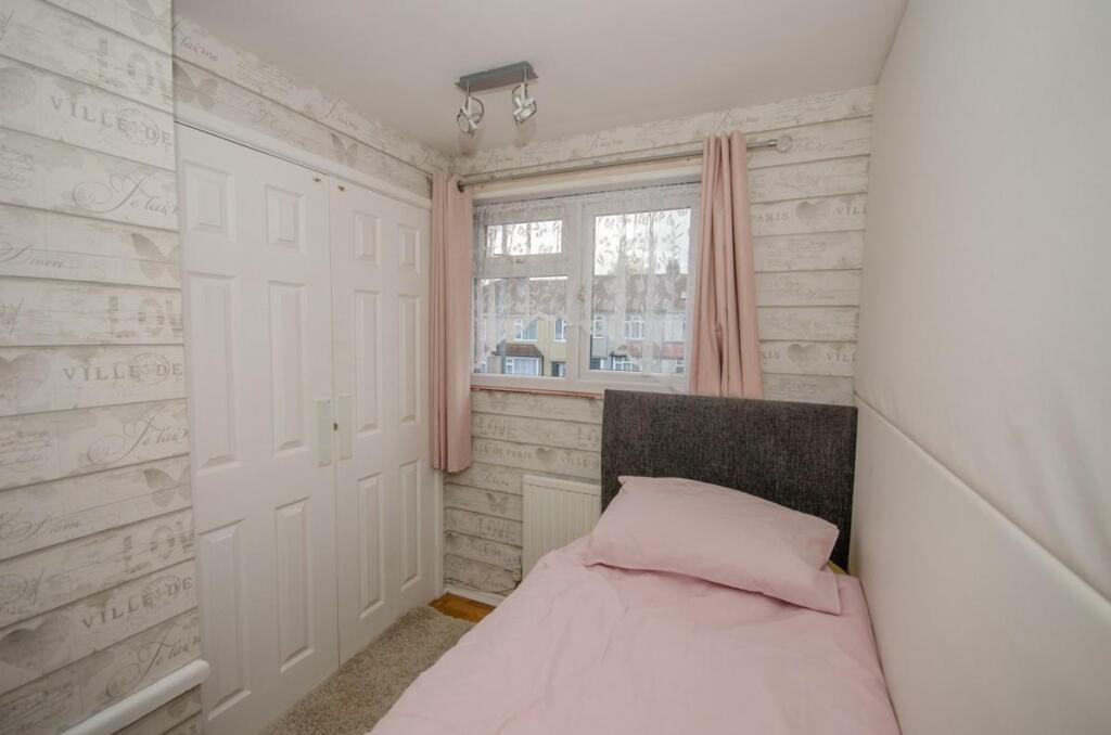 Bedroom 3 pic 2.jpg
