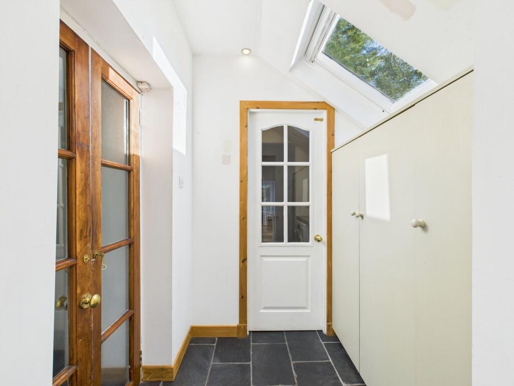 Inner Hallway/Pantry