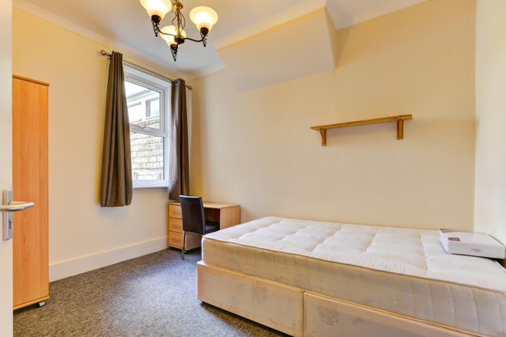 68 Whippingham Road Bedroom 1