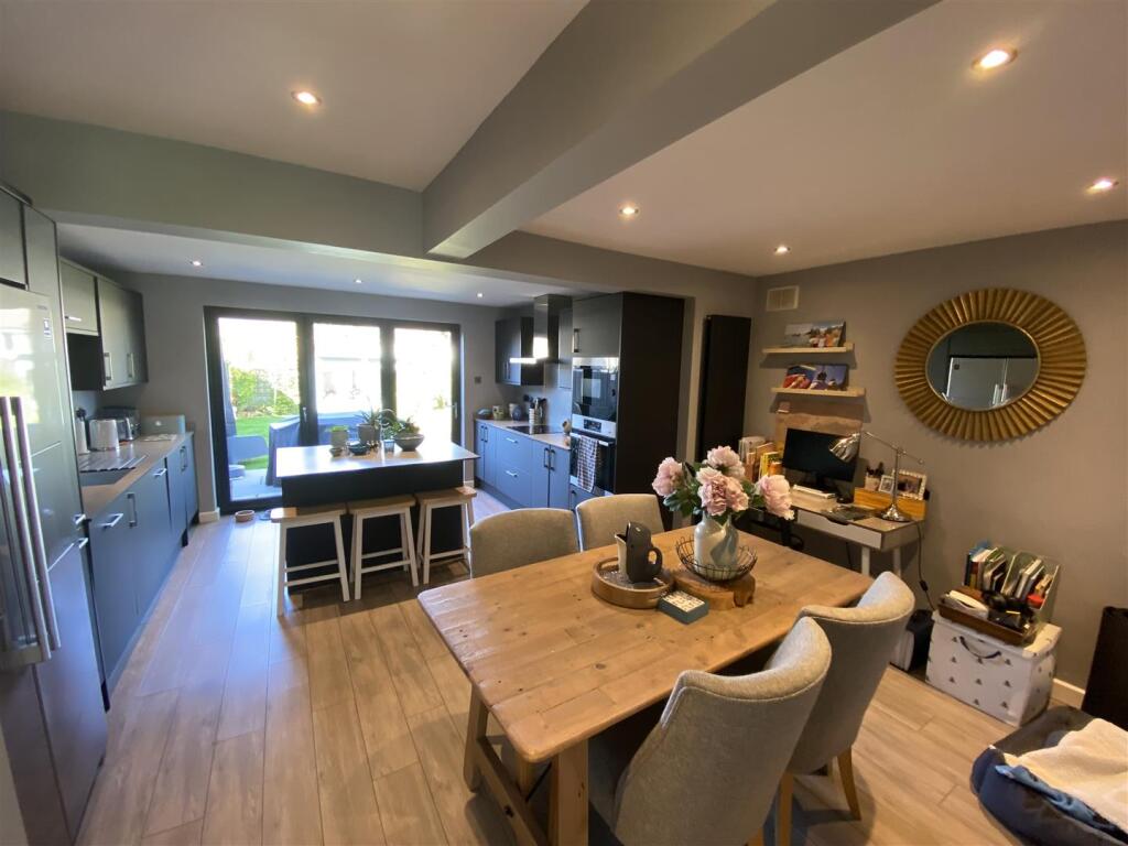 Kitchen 4.jpg