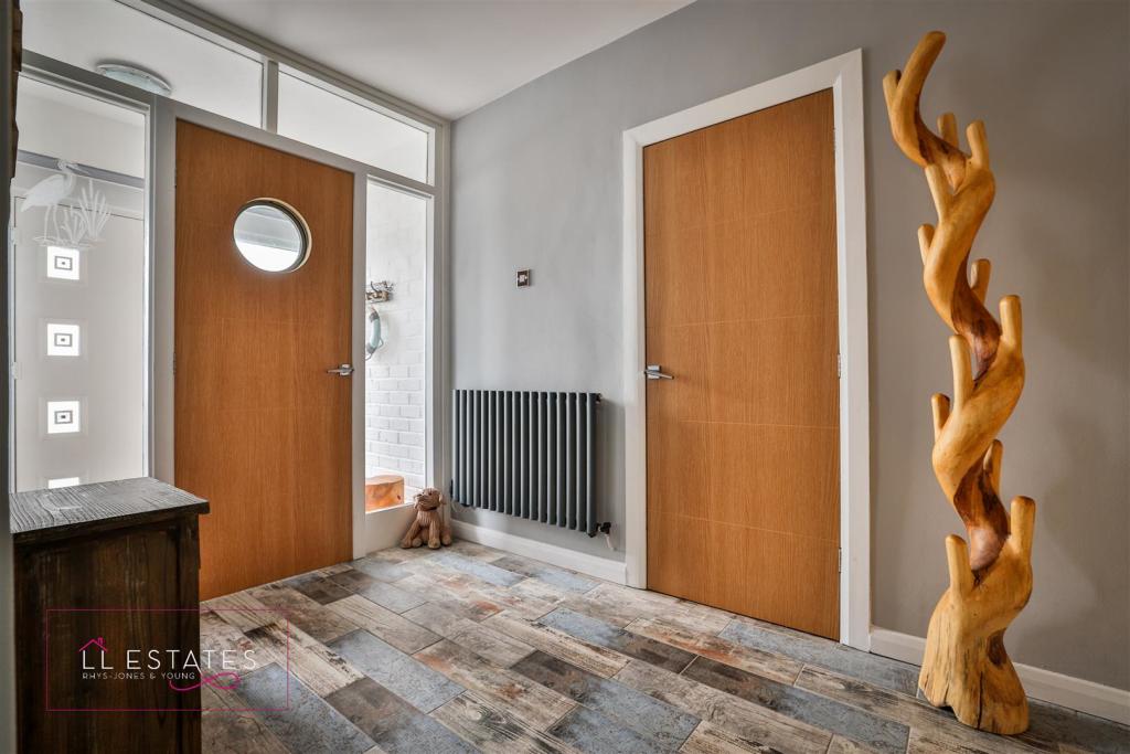 Hallway.jpg