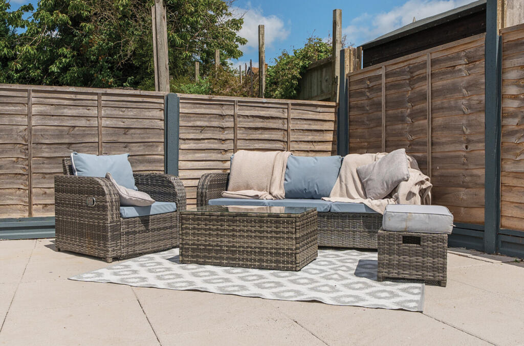 1300873-6-683d90bf7eeff