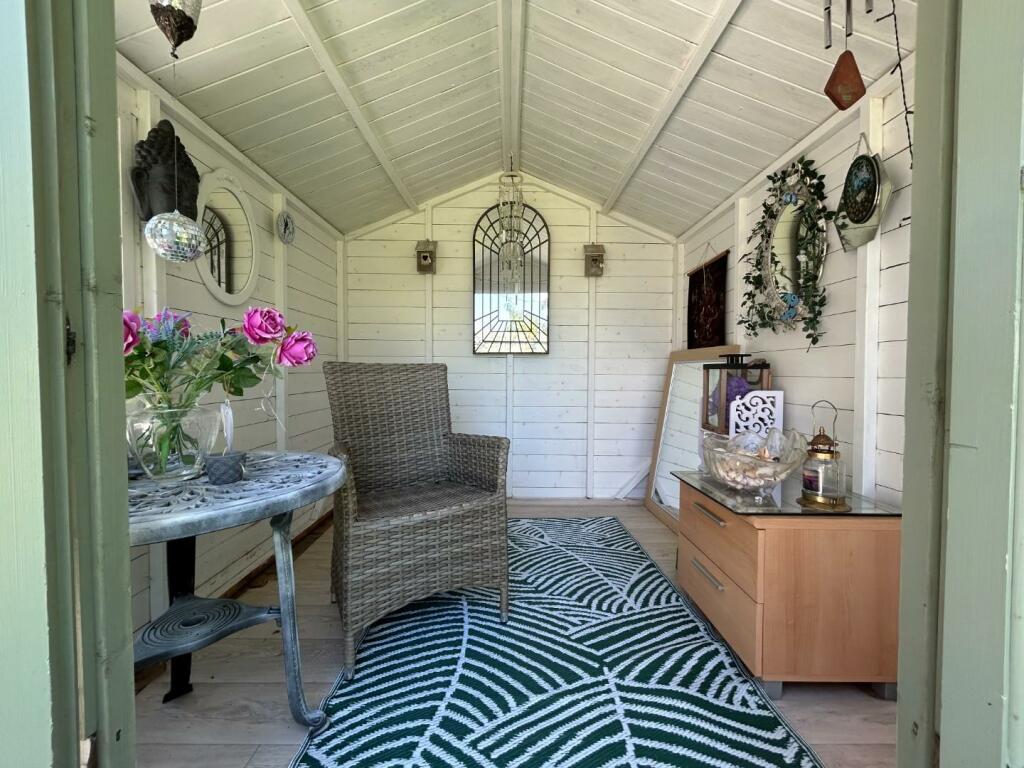 SUMMERHOUSE