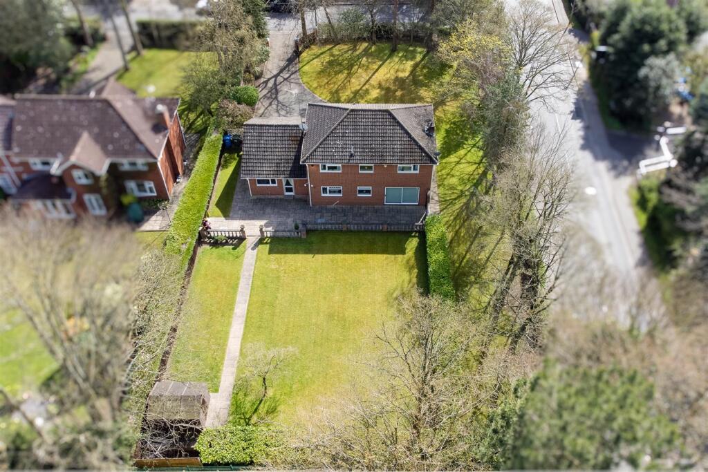76 Ordsall Park Road Retford Drone Gardens.jpg