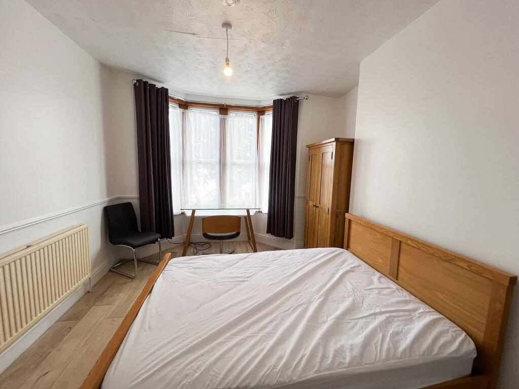 Bed 1.jpg
