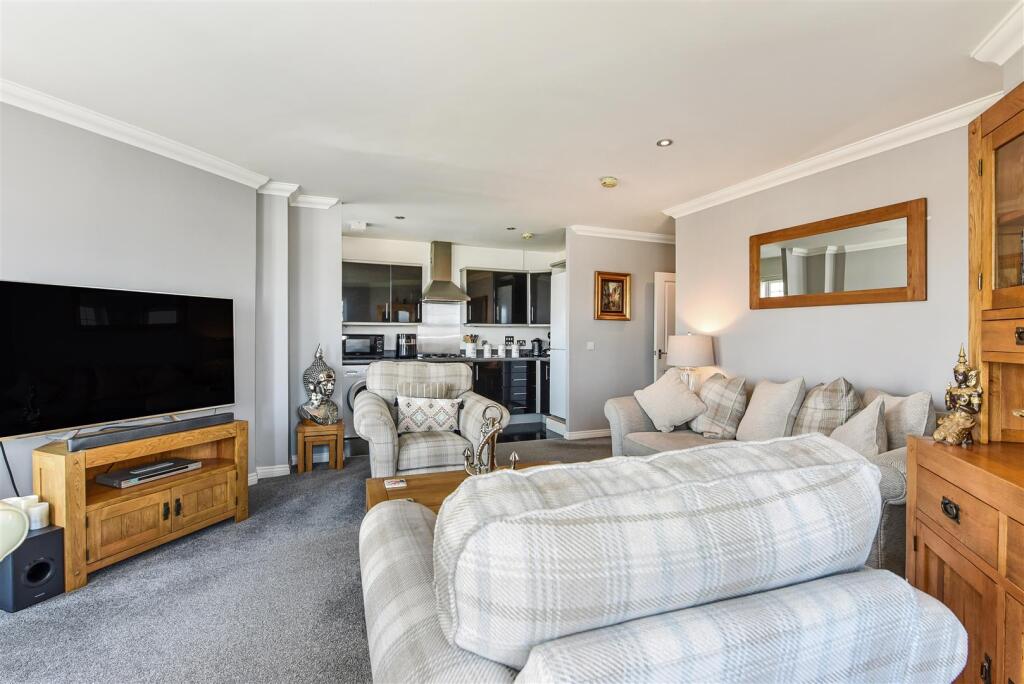 Sitting Room / Kitchen